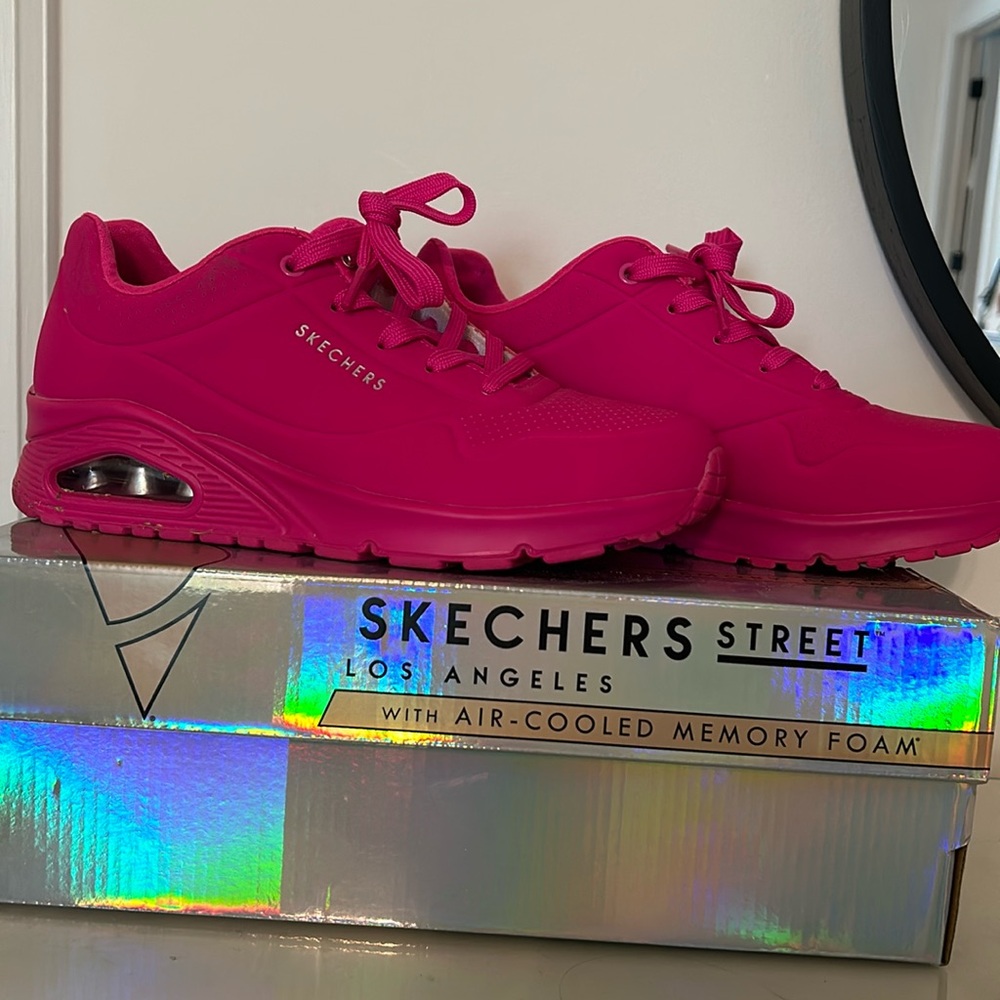 Hot pink Sketchers